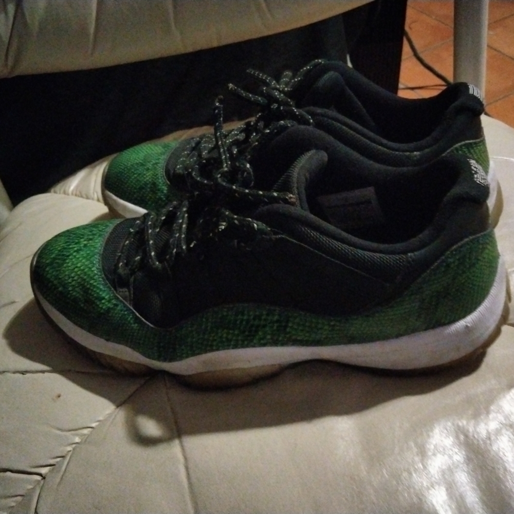 Shoes - Picture 2 of 4
